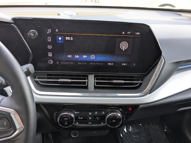 Thumbnail: 2025 Chevrolet Trax - 17