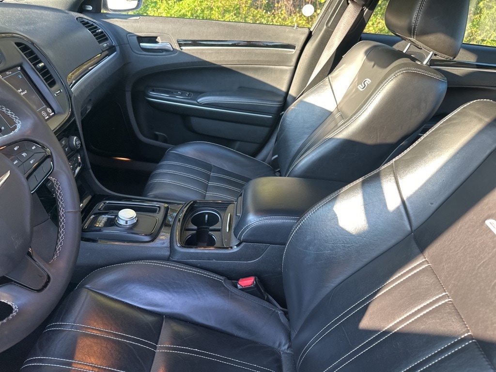 Thumbnail: 2023 Chrysler 300 - 4