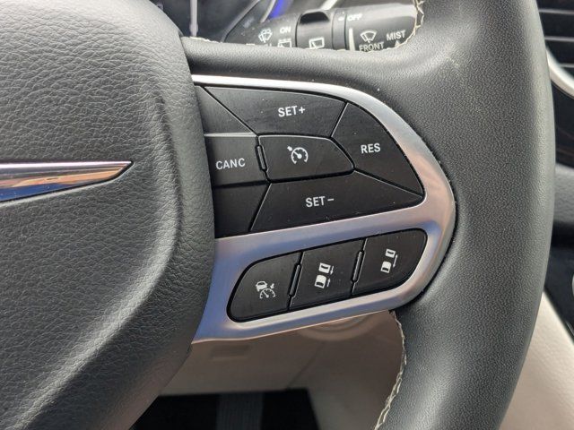 Thumbnail: 2023 Chrysler Pacifica - 17