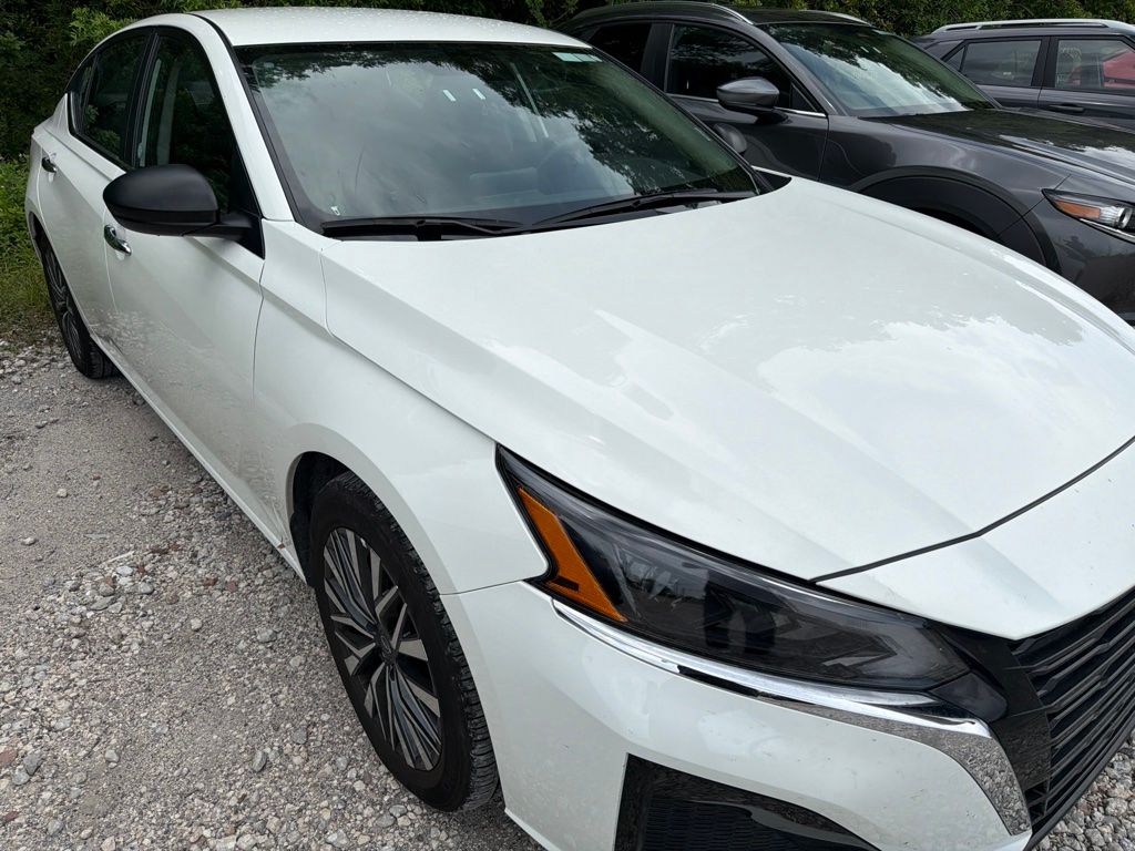 Thumbnail: 2025 Nissan Altima - 9