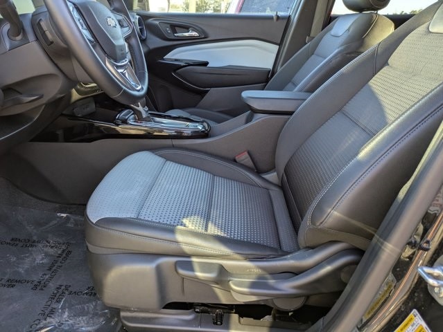 Thumbnail: 2025 Chevrolet Trax - 17