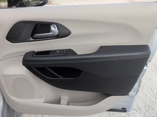 Thumbnail: 2024 Chrysler Pacifica - 33