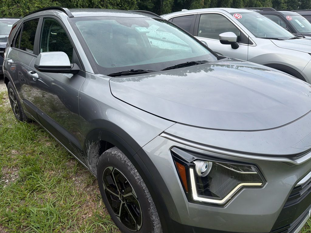 Thumbnail: 2025 Kia Niro - 9