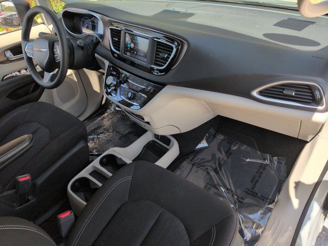 Thumbnail: 2024 Chrysler Voyager - 31