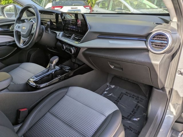 Thumbnail: 2025 Chevrolet Trax - 25