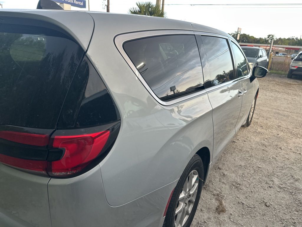 Thumbnail: 2024 Chrysler Pacifica - 3