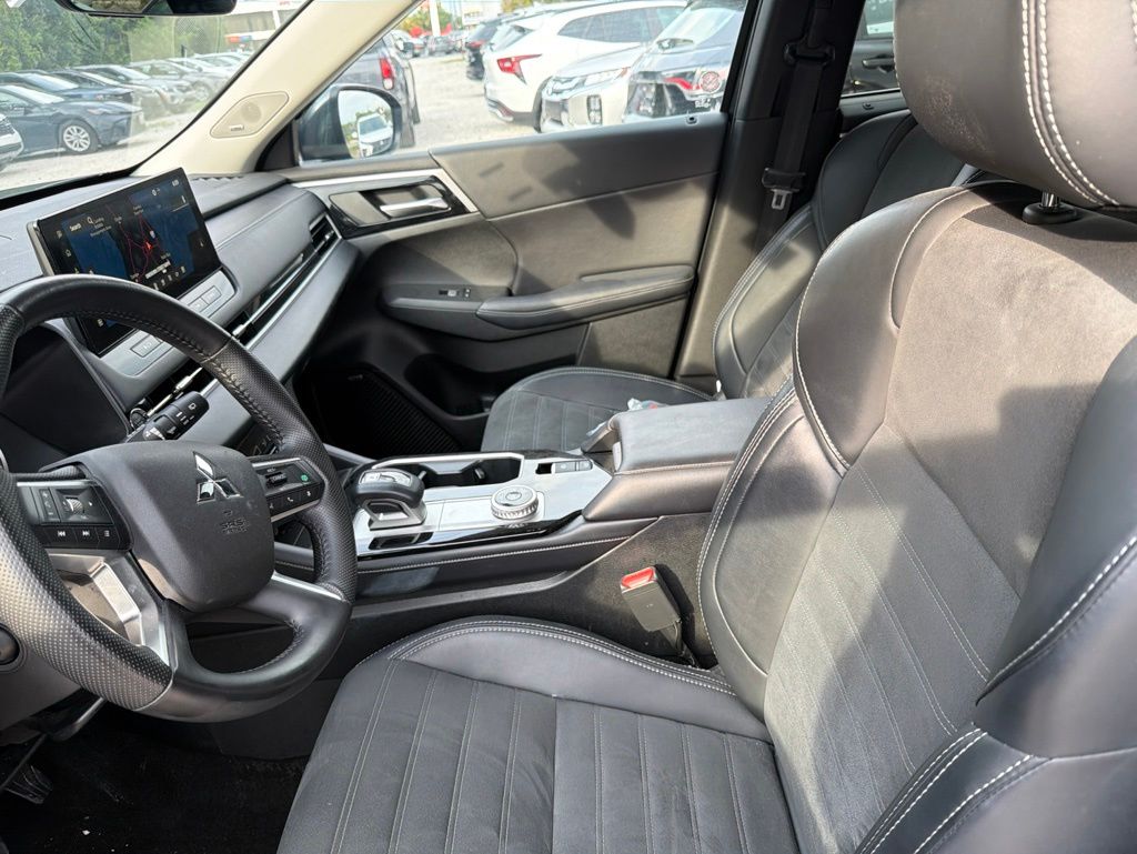 Thumbnail: 2025 Mitsubishi Outlander - 4