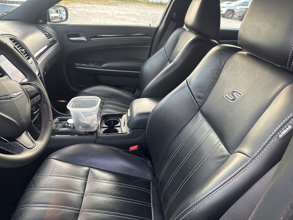 Thumbnail: 2023 Chrysler 300 - 5