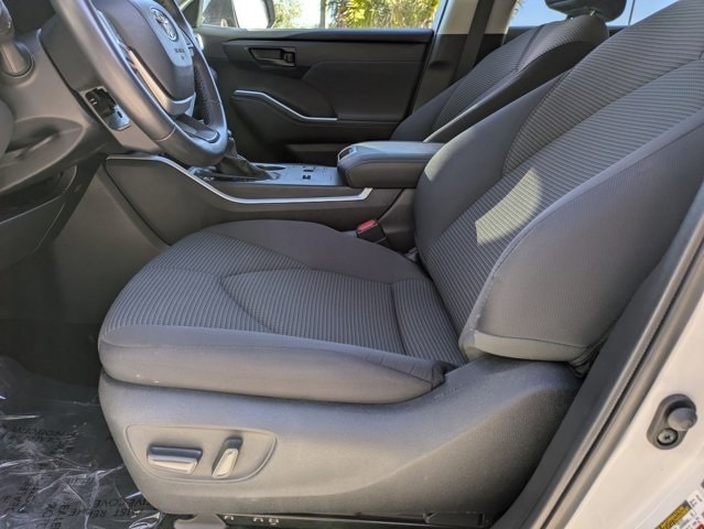 Thumbnail: 2024 Toyota Highlander - 17