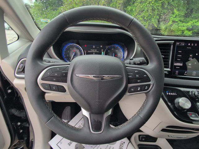 Thumbnail: 2024 Chrysler Pacifica - 22