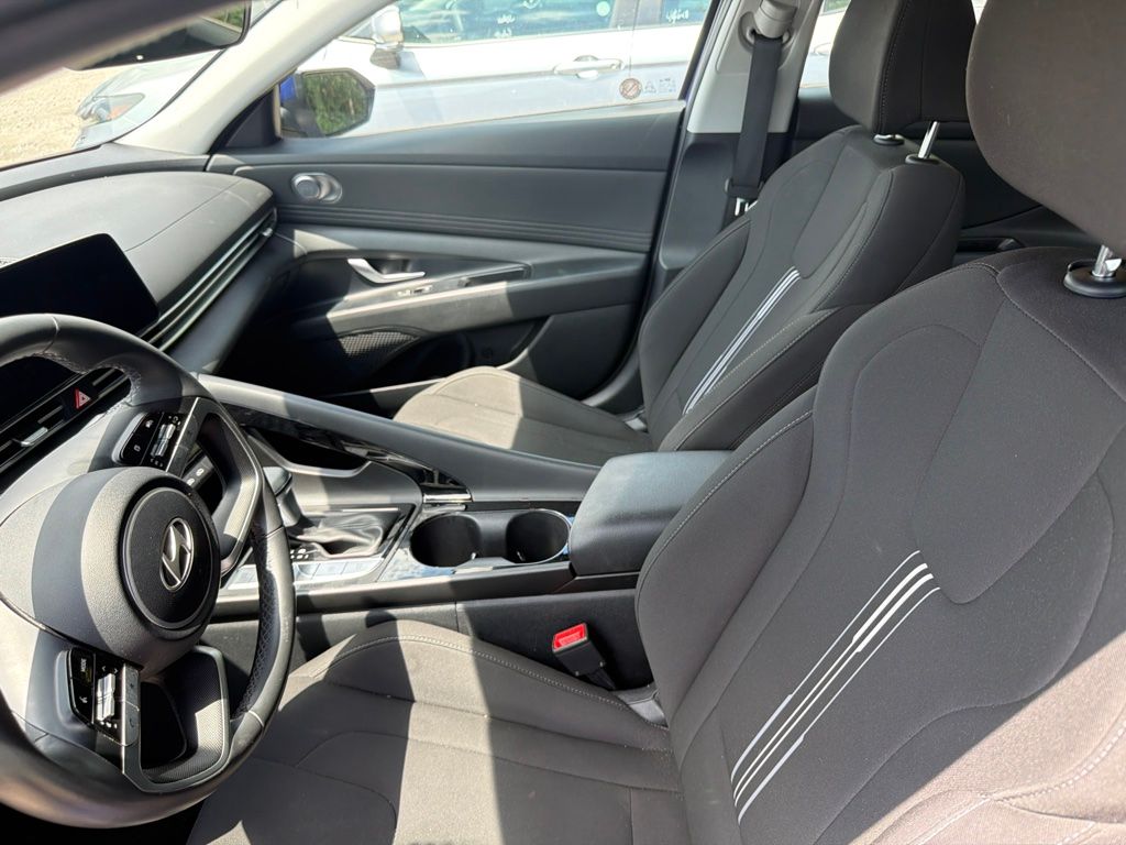 Thumbnail: 2025 Hyundai Elantra - 3