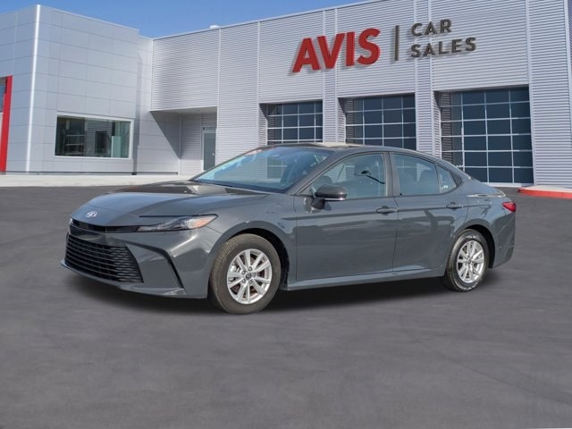 2025 Toyota Camry LE's photo