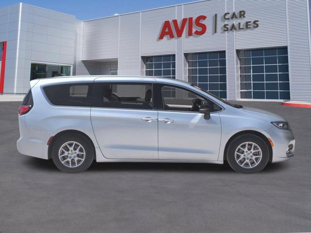 Thumbnail: 2024 Chrysler Pacifica - 5