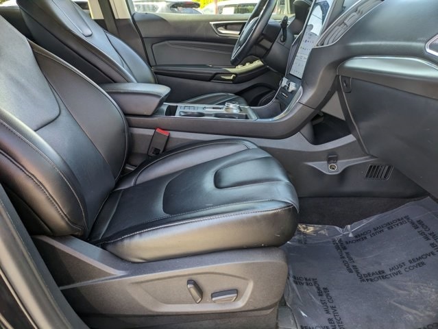 2022 Ford Edge Titanium 29