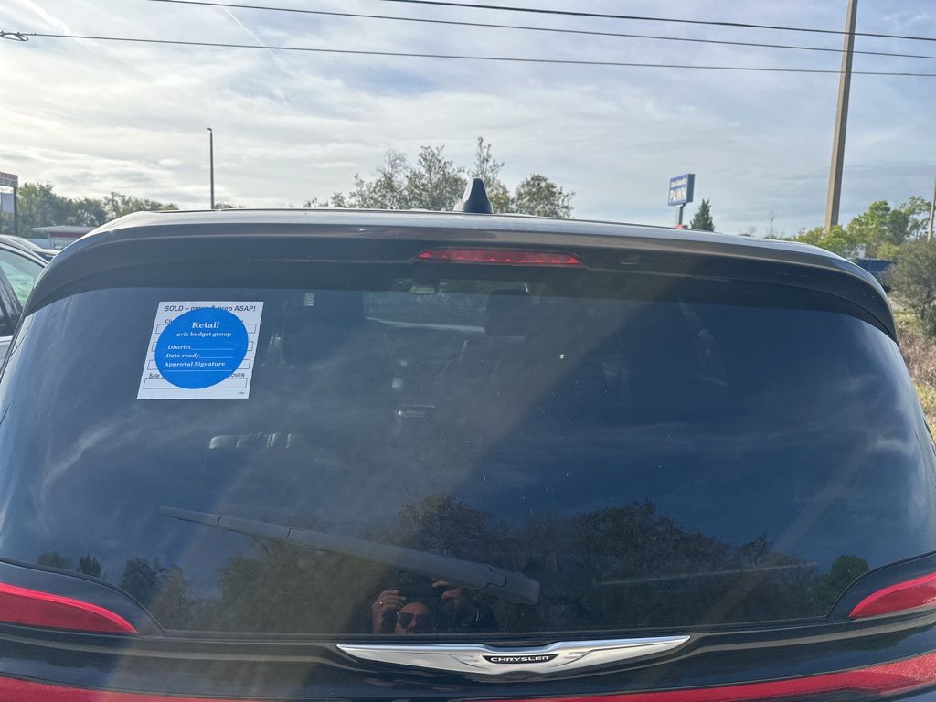 Thumbnail: 2023 Chrysler Pacifica - 3