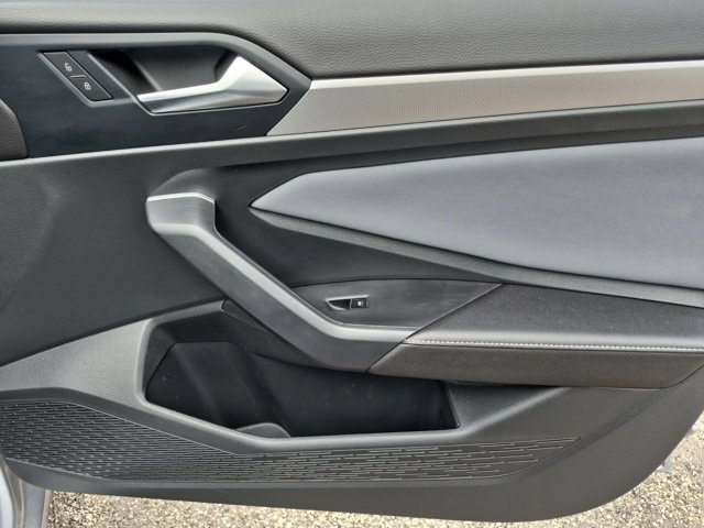2025 Volkswagen Jetta SE - Photo 32
