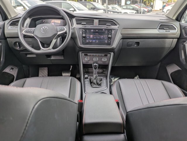 Thumbnail: 2024 Volkswagen Tiguan - 18