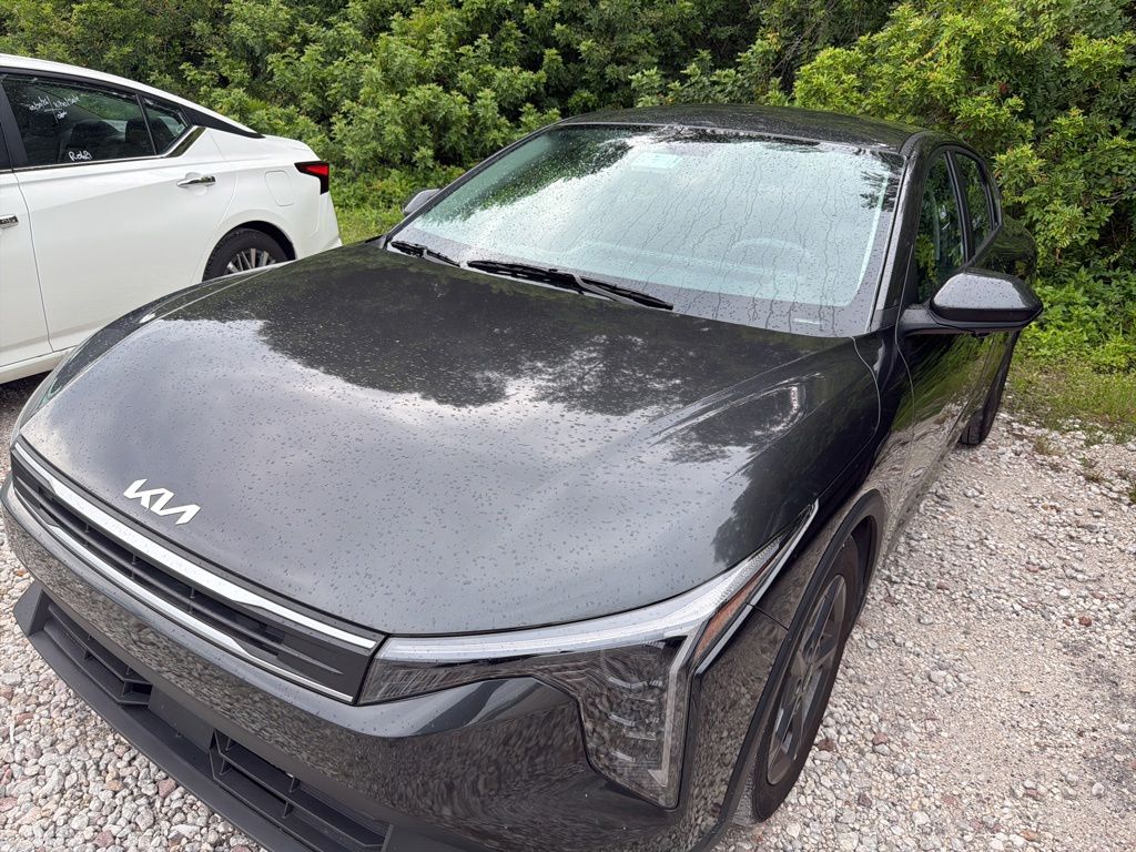 2025 Kia K4 LXS AT's photo