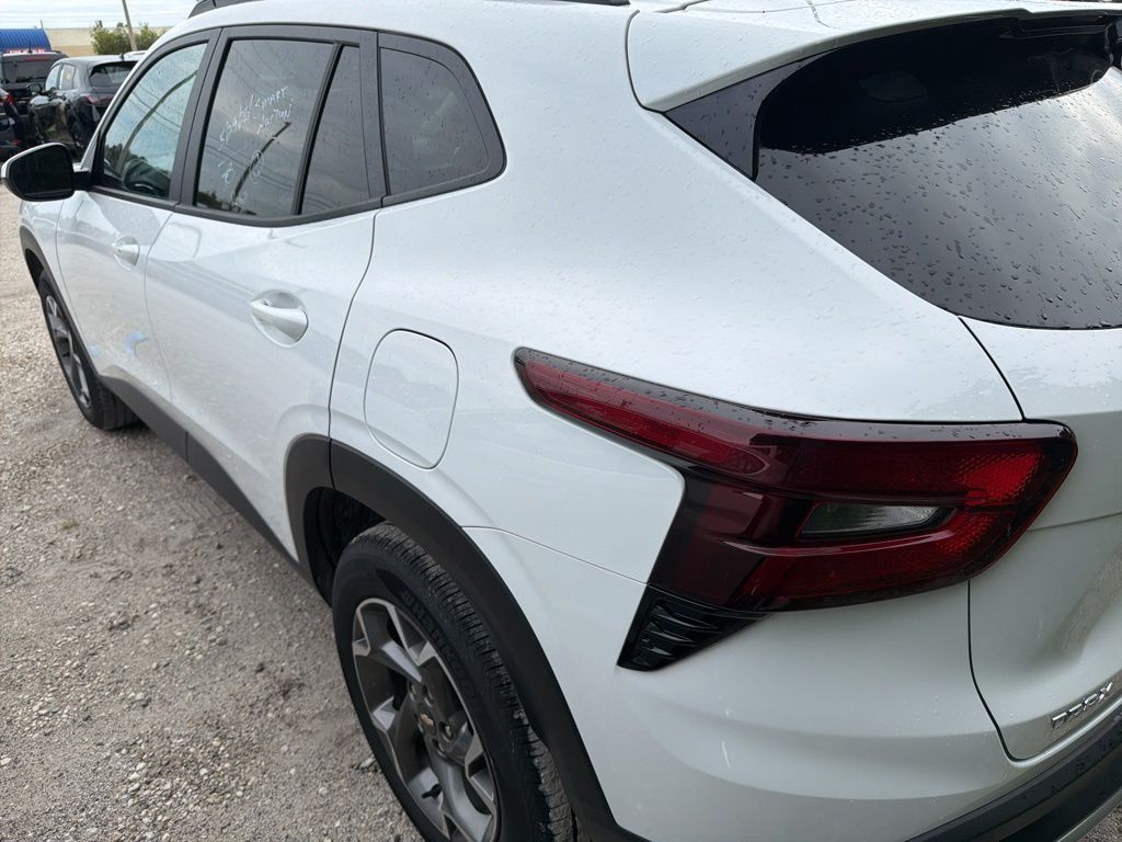 Thumbnail: 2025 Chevrolet Trax - 8