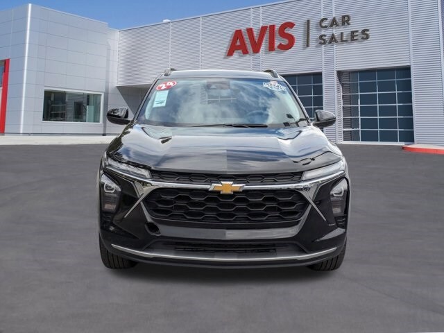 2024 Chevrolet Trax LT photo 2
