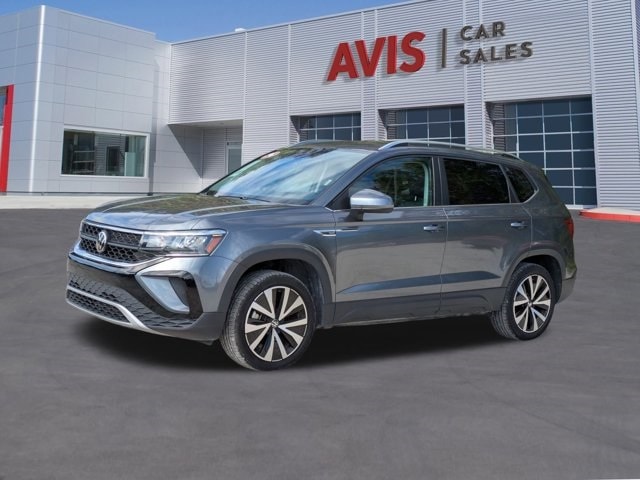 2024 Volkswagen Taos SE's photo