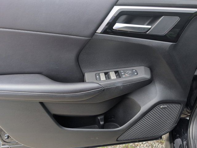Thumbnail: 2025 Mitsubishi Outlander - 11