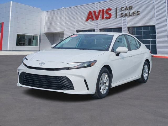 2025 Toyota Camry LE's photo