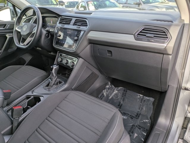 Thumbnail: 2024 Volkswagen Tiguan - 25