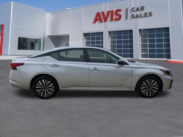 2024 Nissan Altima 2.5 SV photo 2