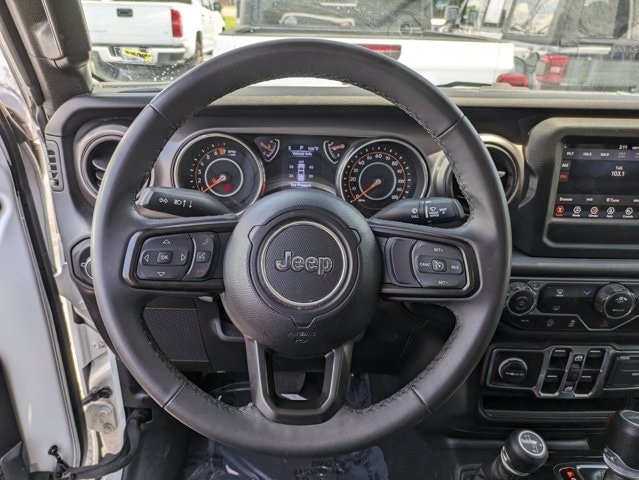 Thumbnail: 2023 Jeep Gladiator - 22