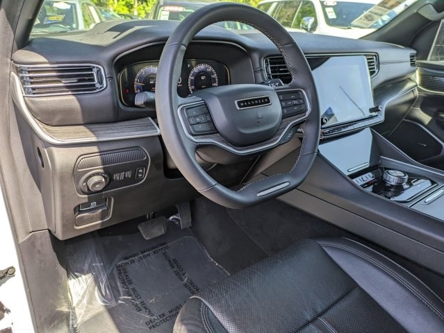 Thumbnail: 2023 Jeep Wagoneer - 15