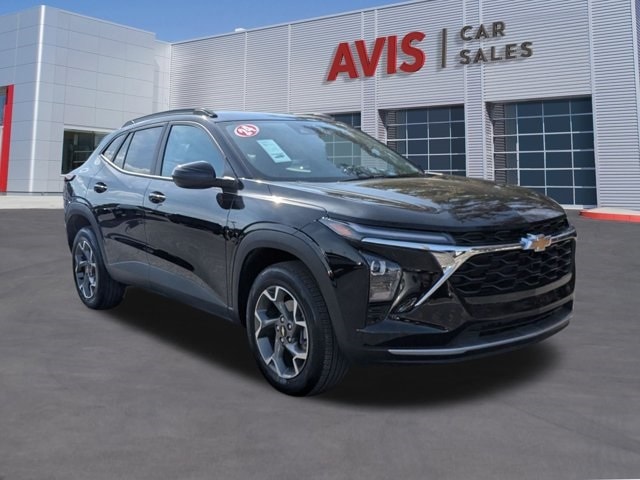 Thumbnail: 2025 Chevrolet Trax - 3