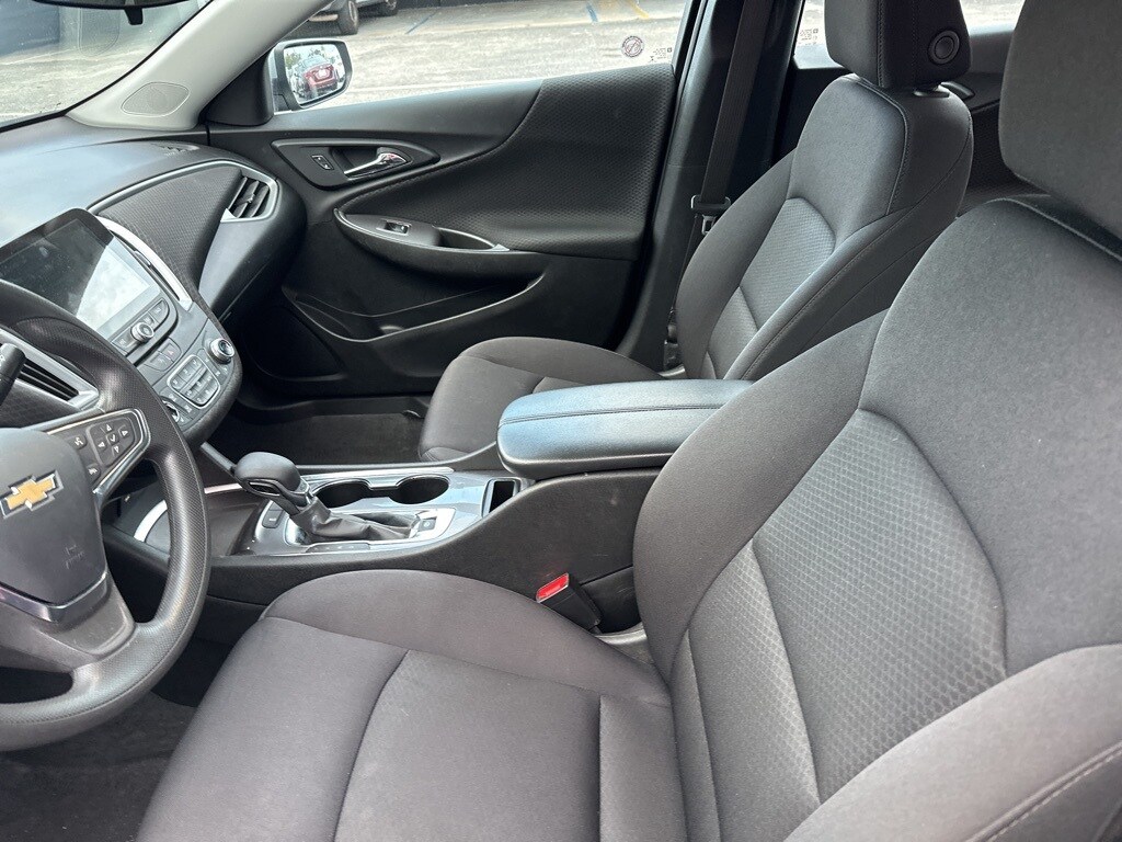 2024 Chevrolet Malibu 1LT photo 3