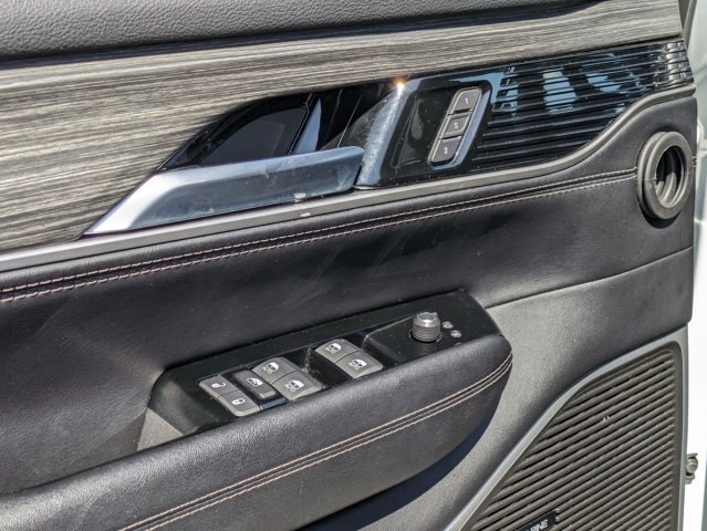 Thumbnail: 2023 Jeep Wagoneer - 13