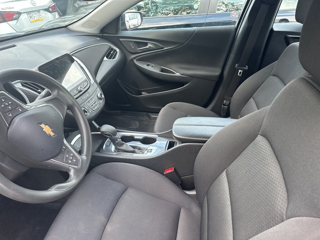 2024 Chevrolet Malibu 1LT photo 3