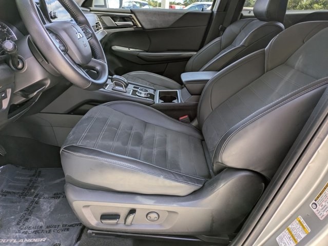 Thumbnail: 2024 Mitsubishi Outlander - 25