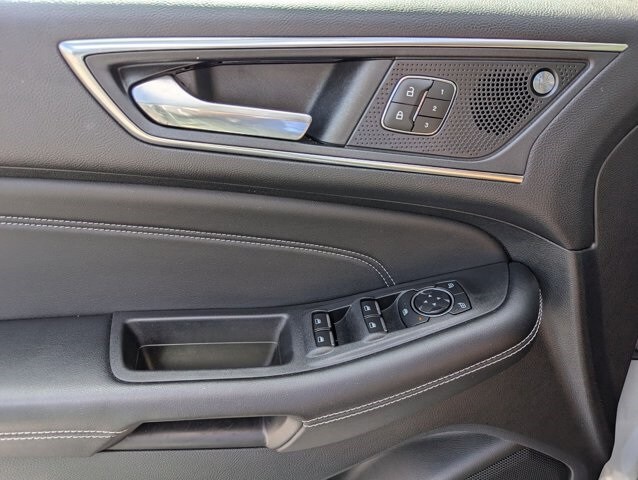 2022 Ford Edge Titanium photo 3