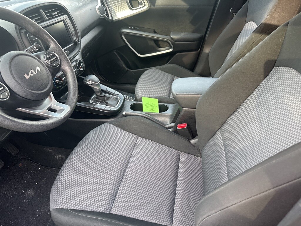 2024 Kia Soul LX photo 3