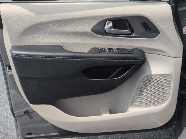 Thumbnail: 2023 Chrysler Pacifica - 11