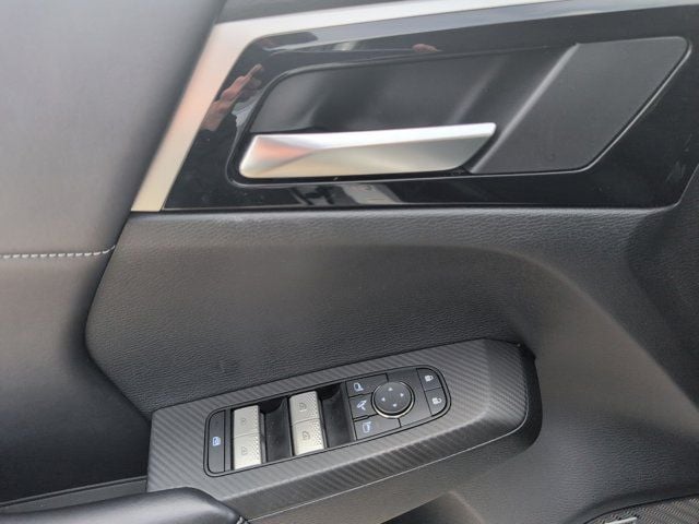Thumbnail: 2025 Mitsubishi Outlander - 13