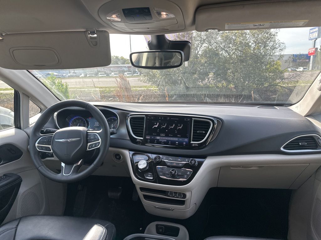 Thumbnail: 2023 Chrysler Pacifica - 9