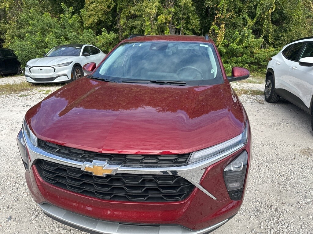 Certified 2025 Chevrolet Trax LT SUV