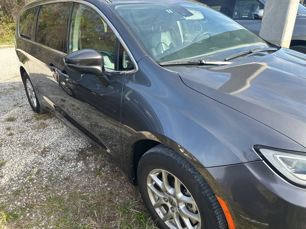 Thumbnail: 2023 Chrysler Pacifica - 4