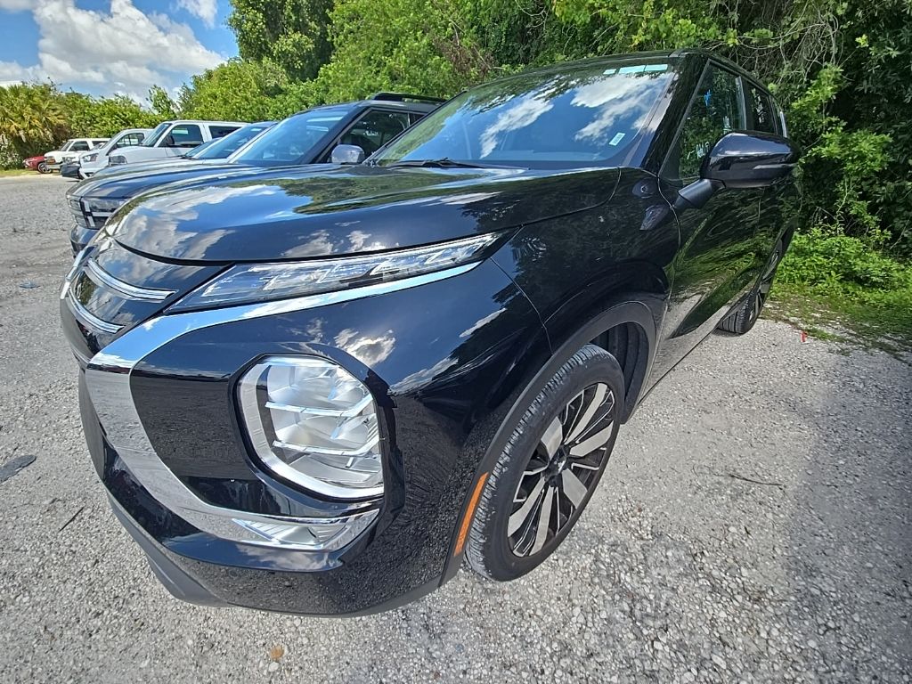 2025 Mitsubishi Outlander's photo