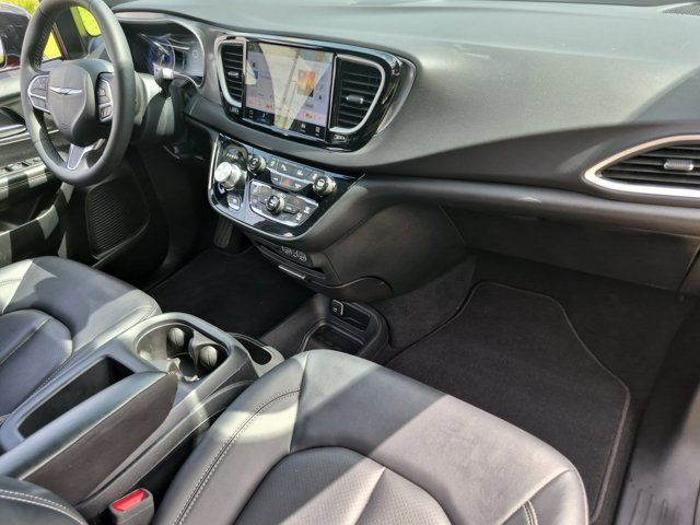 Thumbnail: 2025 Chrysler Pacifica - 32