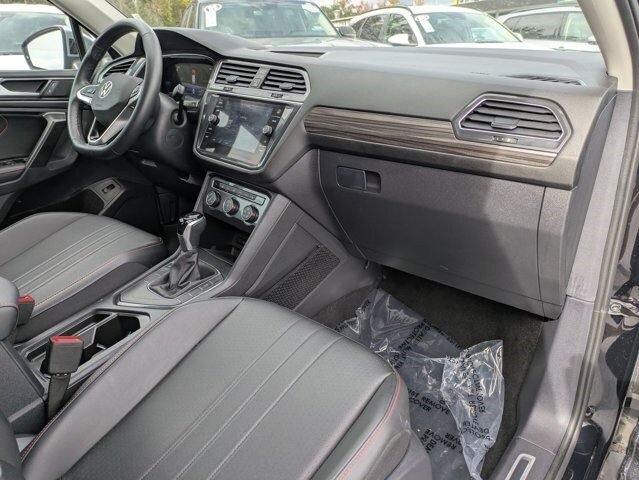 Thumbnail: 2024 Volkswagen Tiguan - 25