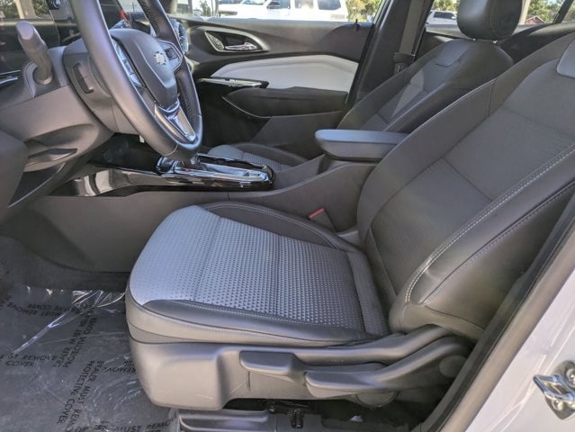 Thumbnail: 2025 Chevrolet Trax - 21