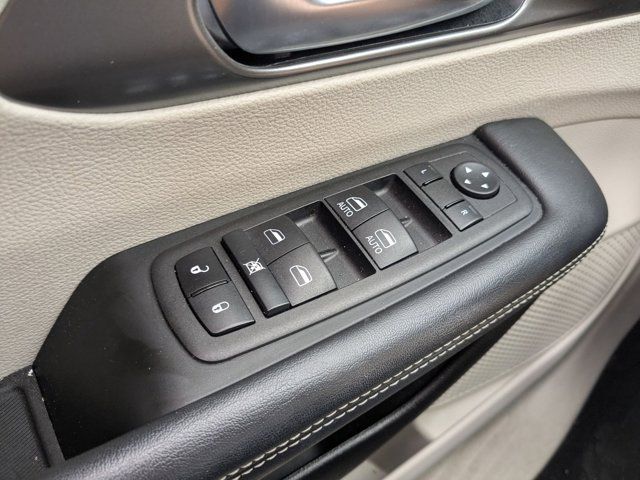 Thumbnail: 2023 Chrysler Pacifica - 11