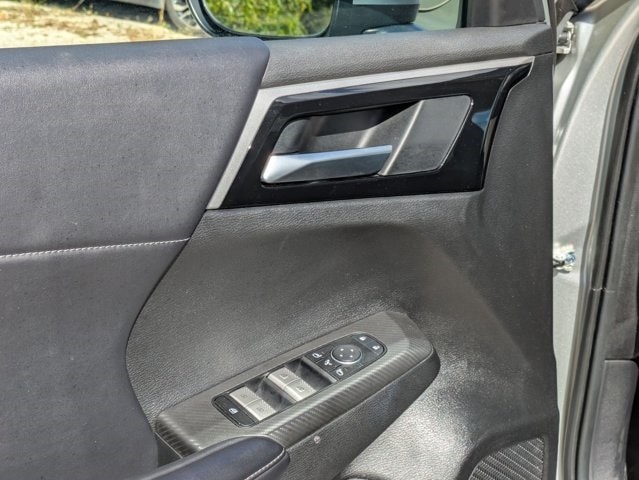 Thumbnail: 2024 Mitsubishi Outlander - 13