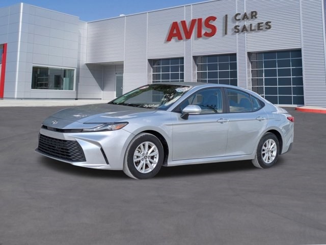 2025 Toyota Camry LE's photo